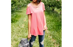 White Birch Cold Shoulder Crossed Heart Top In Coral