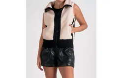 Elan Vancouver Sleeveless Vest In Off White