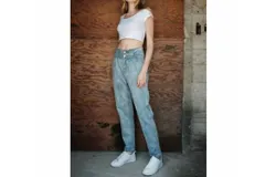 Aaron & Amber Straight Leg Jean In Med Wash