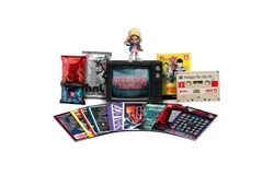 Stranger Things - Upside Down Capsule &lpar;7 cards and 1 Mystery Figure & Accessories&rpar;