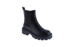 Verona Collection Women&apos;s Lug Boot In Black