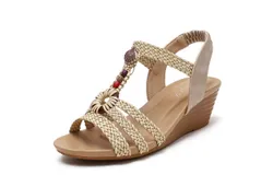 Women&apos;s summer sandals&comma; fashionable beach sandals with slanted heel