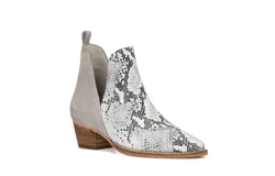 Vintage Foundry Co&period; Women&apos;s Kara Bootie