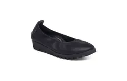 Aetrex Women&apos;s Brianna Slip-On Ballet Flat In Black
