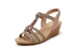 Women&apos;s summer sandals&comma; fashionable beach sandals with slanted heel