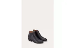 Frye Women&apos;s Carson Piping Bootie In Black
