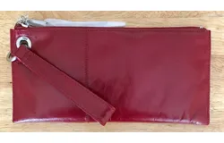 Hobo Vida Wristlet In Cranberry