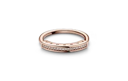 Anillo I-D En Pavé Pandora Signature Recubrimiento En Rosa 182283C01 &vert; Joyería De Lujo Para Mujer &vert; Ideal Para Regalo Elegante &vert; Compatible Con Charms Pandora