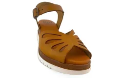 Btu By Bertuchi Carmen Sandal In Mostaza