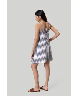 Vestido corto de tienda de verano de rayas de lino